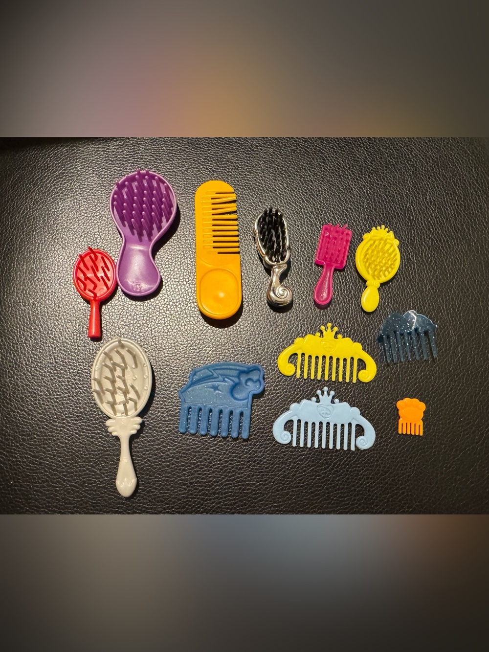 🌸2/$15 Doll & Barbie Hair Brushes Lot  - Plastic